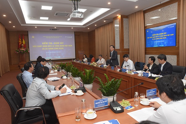 Đoàn kiểm tra của Tổng Liên đoàn Lao động Việt Nam làm việc với VNPT Technology
