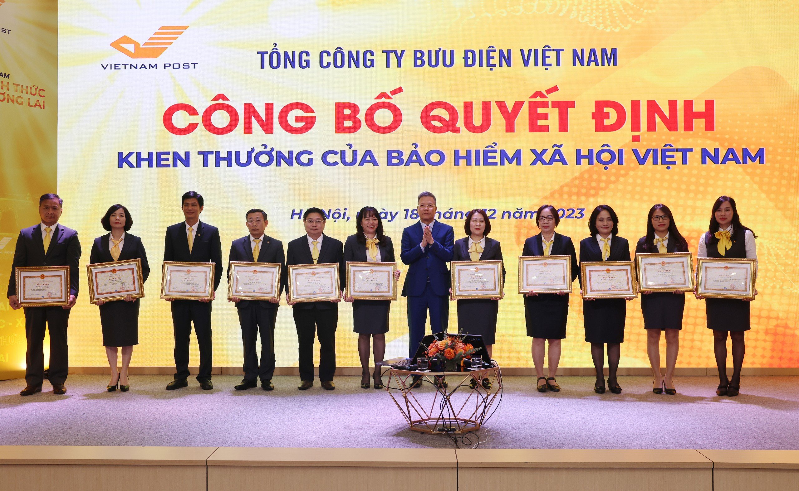 Biểu dương tập thể, cá nhân thuộc Bưu điện Việt Nam có thành tích nổi bật trong công tác phát triển người tham gia BHXH, BHYT