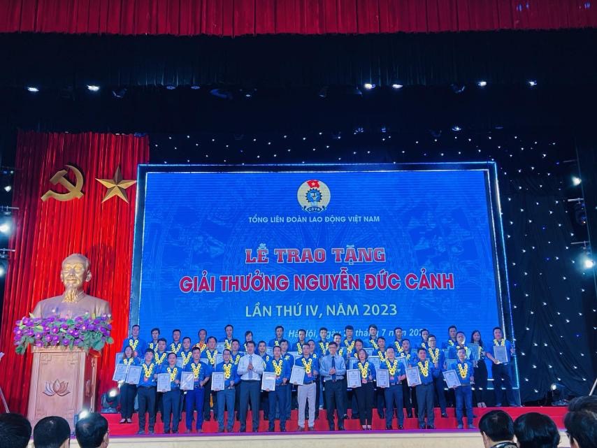 Đoàn viên Công đoàn tiêu biểu của Tổng công ty Bưu điện Việt Nam nhận giải thưởng Nguyễn Đức Cảnh lần thứ IV, năm 2023