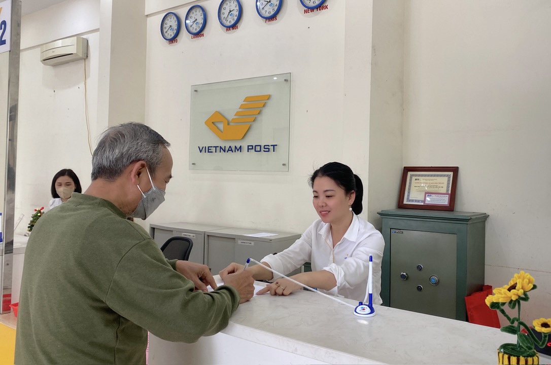 Giao dịch viên Bưu điện tỉnh Yên Bái giúp khách hàng thoát vụ lừa đảo tiền gửi tiết kiệm