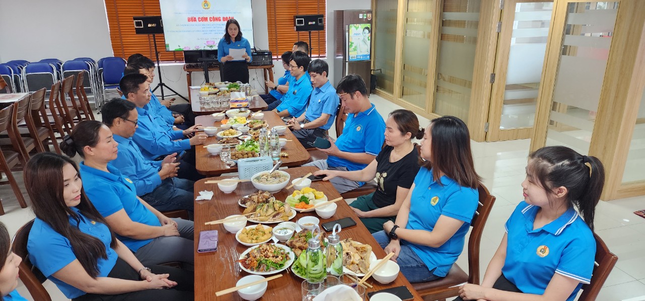 Công đoàn cơ quan Công đoàn Thông tin và Truyền thông Việt Nam tổ chức "Bữa cơm Công đoàn"