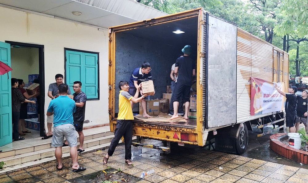 Bưu điện Việt Nam vận chuyển an toàn gần 8.000 tấn hàng hóa và nhu yếu phẩm đến người dân các tỉnh thành bị ảnh hưởng bởi Bão Yagi