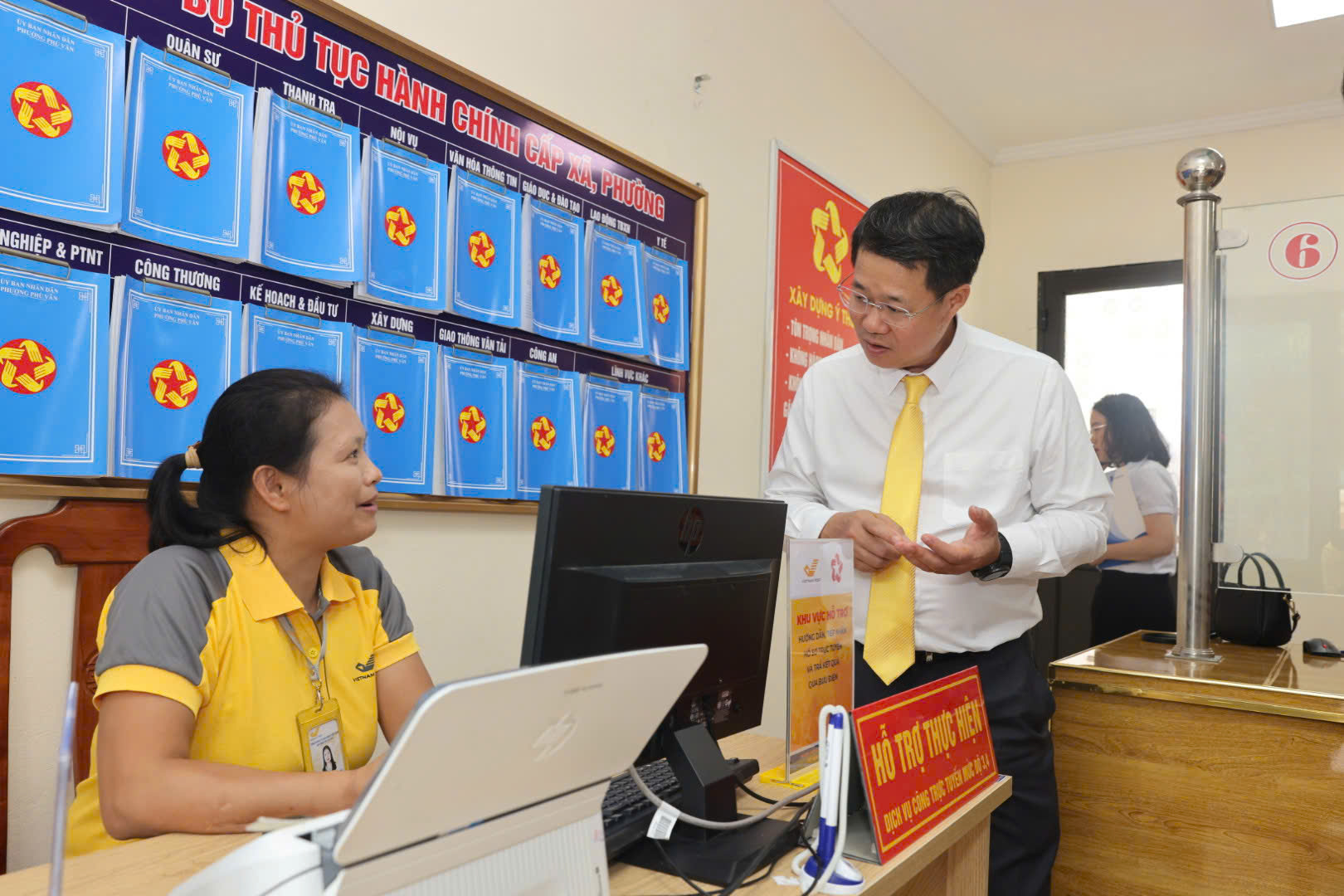 Ghi nhận nhanh ngày đầu triển khai nhiệm vụ hỗ trợ UBND cấp xã giải quyết TTHC